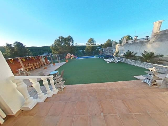 4 soveværelse Villa til salg i La Bisbal del Penedès med swimmingpool - € 289.000 (Ref: 9966246)