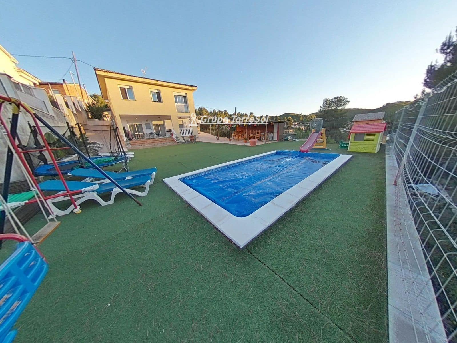 4 soveværelse Villa til salg i La Bisbal del Penedes med swimmingpool - € 289.000 (Ref: 9966246)
