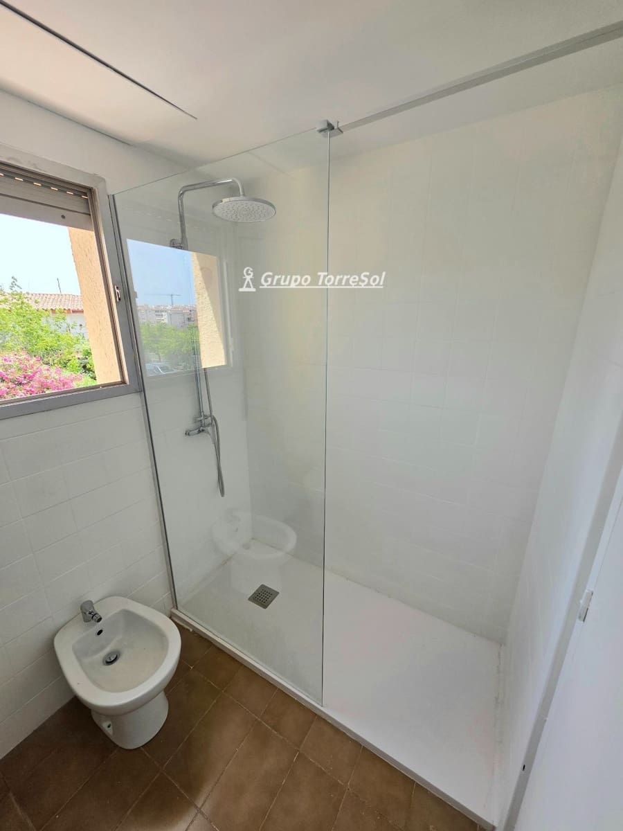 3 bedroom Flat for sale in Torredembarra with pool - € 219,000 (Ref: 9967058)