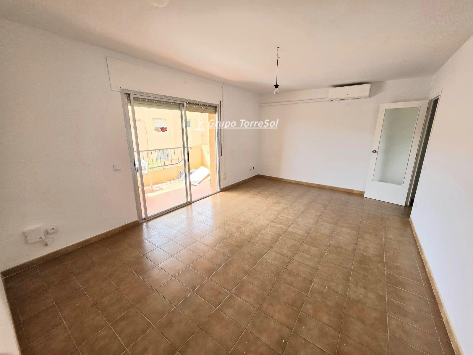 3 bedroom Flat for sale in Torredembarra with pool - € 219,000 (Ref: 9967058)