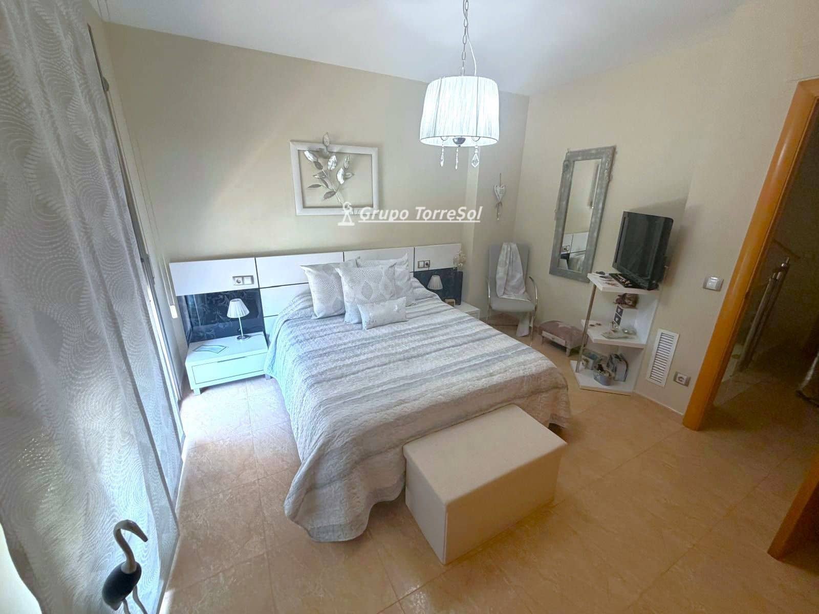 4 soveværelse Byhus til salg i El Vendrell med garage - € 347.000 (Ref: 9969014)