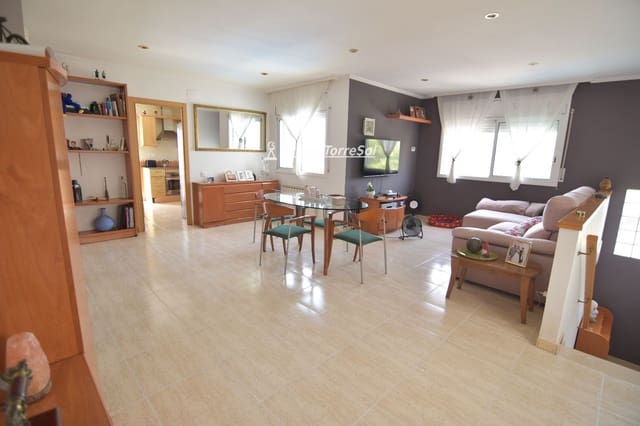 3 Zimmer Haus zu verkaufen in Roda de Barà mit Pool Garage - 298.000 € (Ref: 9976399)