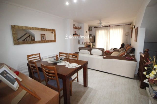 Casa de 4 habitaciones en Torredembarra en venta con garaje - 325.000 € (Ref: 9979221)