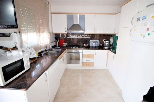 Casa de 4 habitaciones en Torredembarra en venta con garaje - 325.000 € (Ref: 9979221)