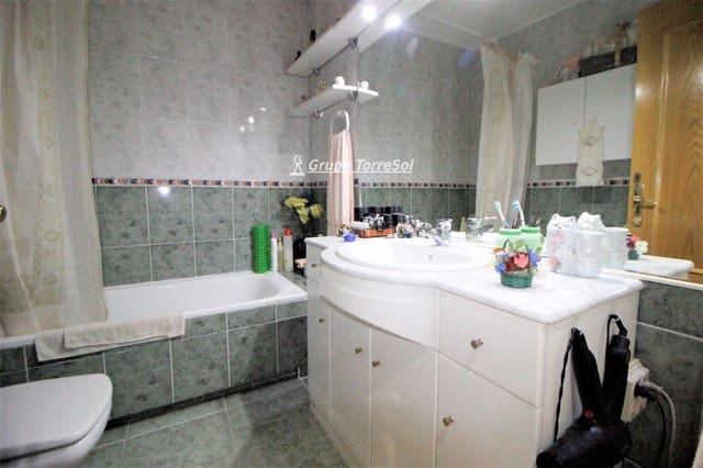 Casa de 4 habitaciones en Torredembarra en venta con garaje - 325.000 € (Ref: 9979221)
