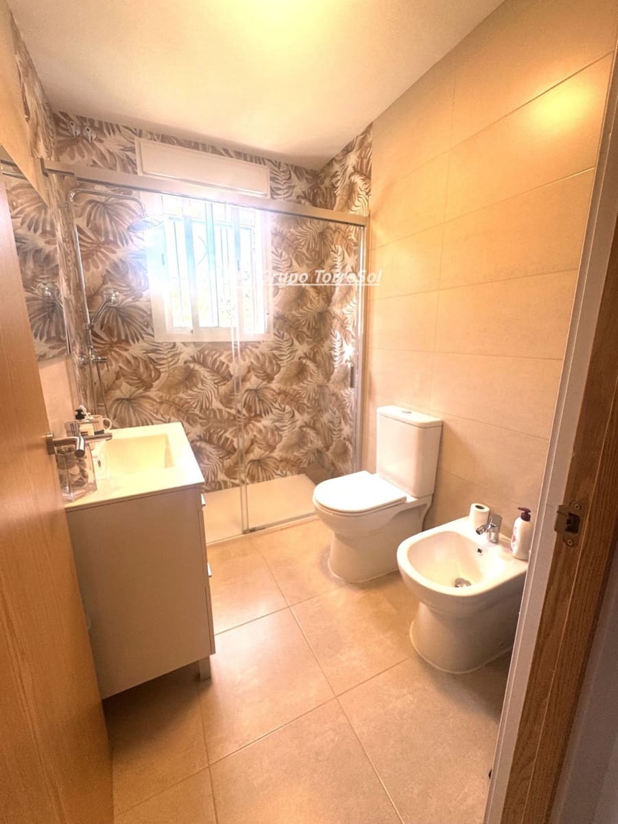 Chalet de 7 habitaciones en Coma-Ruga en venta con garaje - 465.000 € (Ref: 9985776)