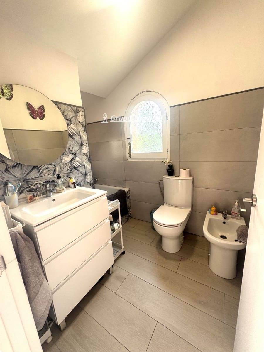 Chalet de 7 habitaciones en Coma-Ruga en venta con garaje - 465.000 € (Ref: 9985776)