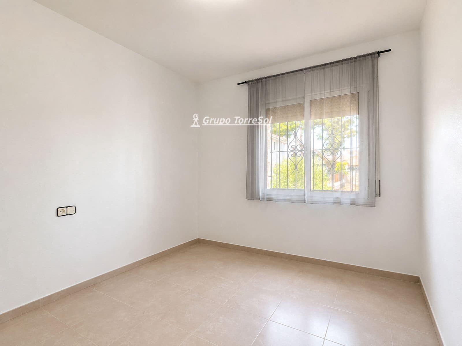 Chalet de 7 habitaciones en Coma-Ruga en venta con garaje - 465.000 € (Ref: 9985776)