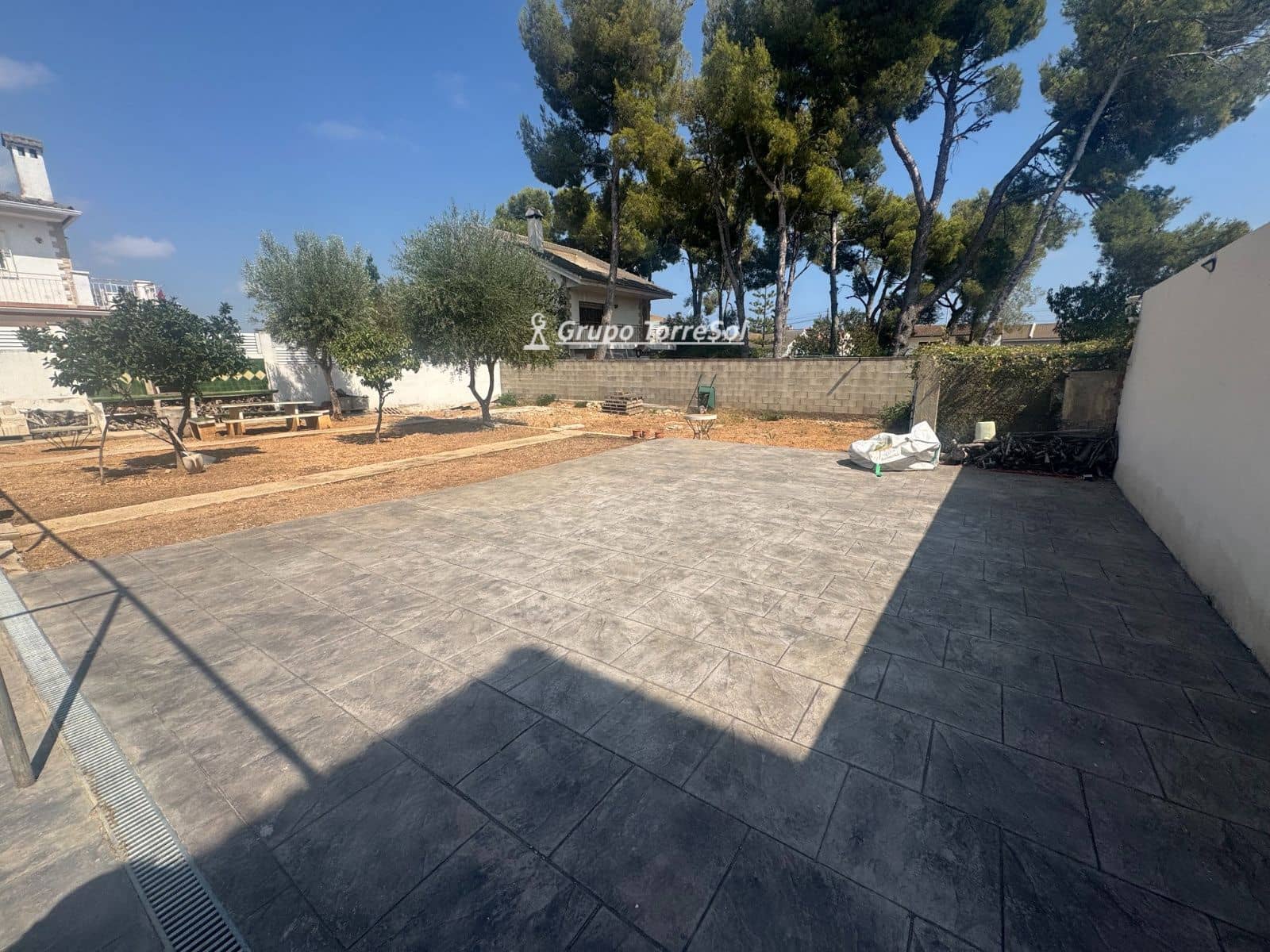 Chalet de 7 habitaciones en Coma-Ruga en venta con garaje - 465.000 € (Ref: 9985776)