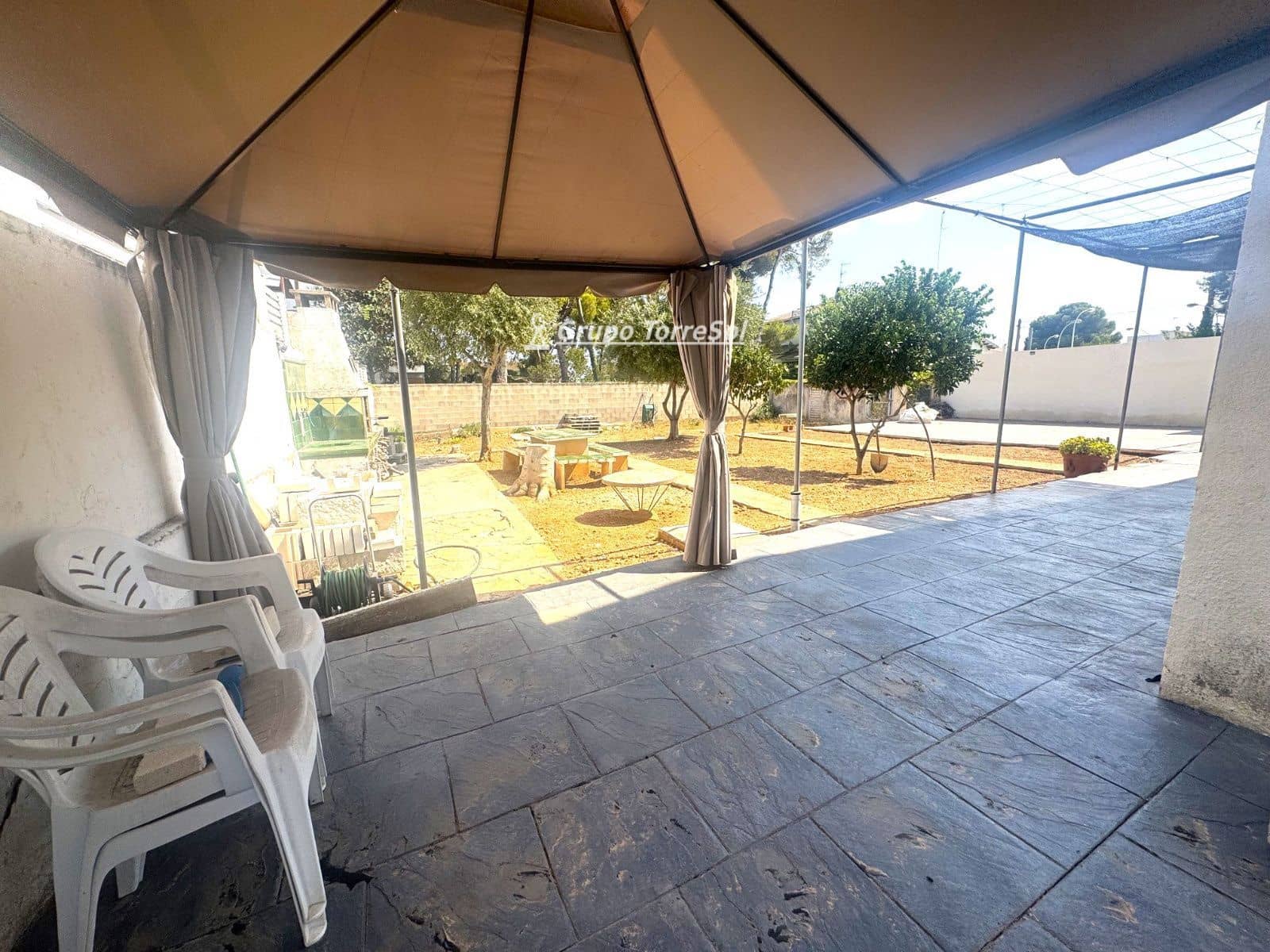 Chalet de 7 habitaciones en Coma-Ruga en venta con garaje - 465.000 € (Ref: 9985776)