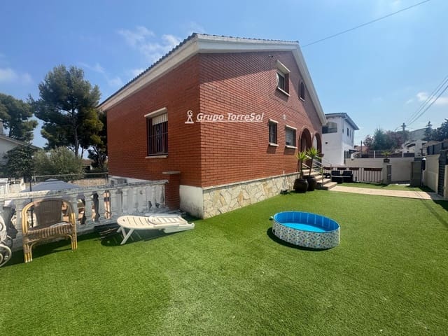 Chalet de 7 habitaciones en Coma-Ruga, El Vendrell en venta con garaje - 465.000 € (Ref: 9985776)