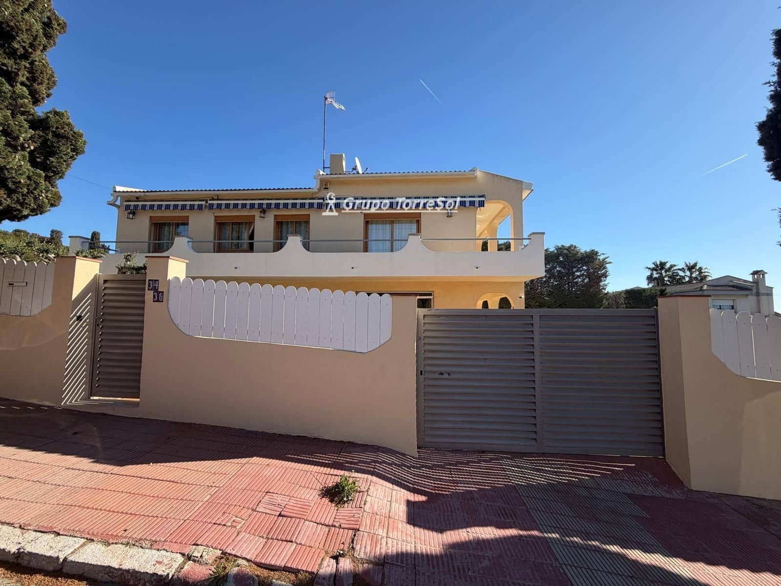 3 sypialnia Willa na sprzedaż w El Vendrell z basenem garażem - 435 000 € (Ref: 9985884)
