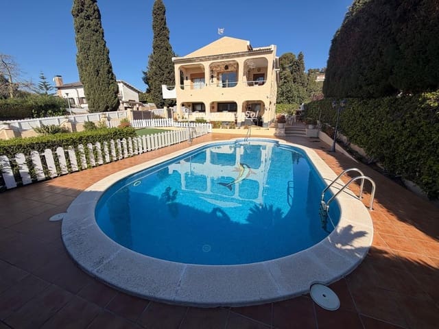 3 sypialnia Willa na sprzedaż w El Vendrell z basenem garażem - 435 000 € (Ref: 9985884)