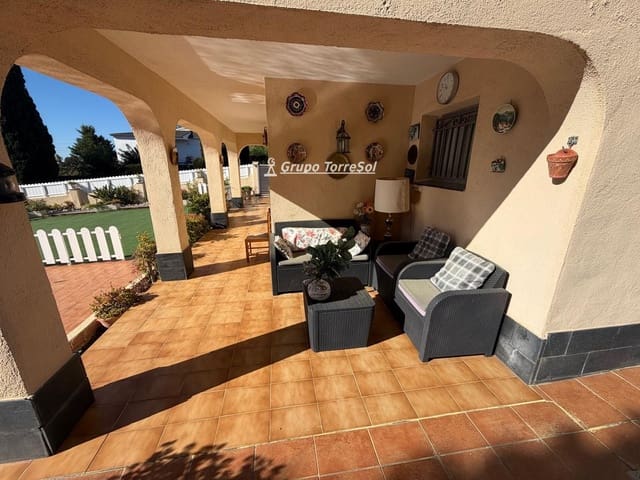 3 sypialnia Willa na sprzedaż w El Vendrell z basenem garażem - 435 000 € (Ref: 9985884)