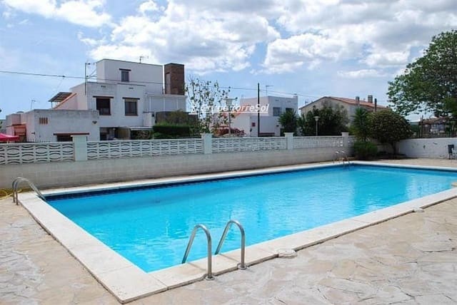 Piso de 2 habitaciones en Torredembarra en venta con piscina - 149.000 € (Ref: 9997760)