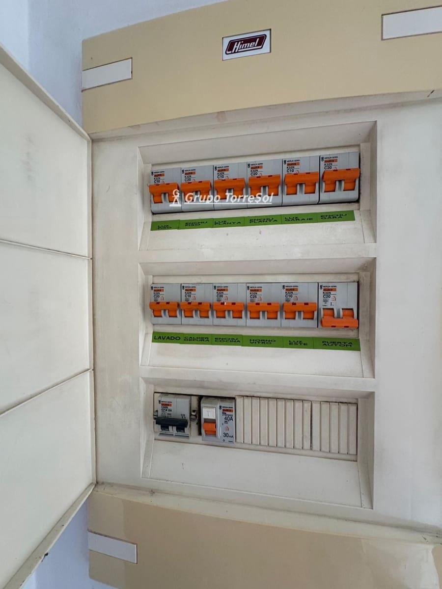 7 quarto Moradia para venda em Masquefa com piscina garagem - 370 000 € (Ref: 9999147)