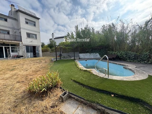 7 quarto Moradia para venda em Masquefa com piscina garagem - 370 000 € (Ref: 9999147)