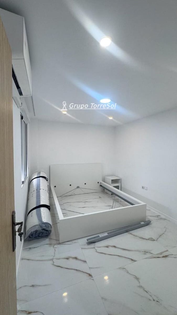 Piso de 3 habitaciones en Santa Pola en venta - 155.900 € (Ref: 9999456)