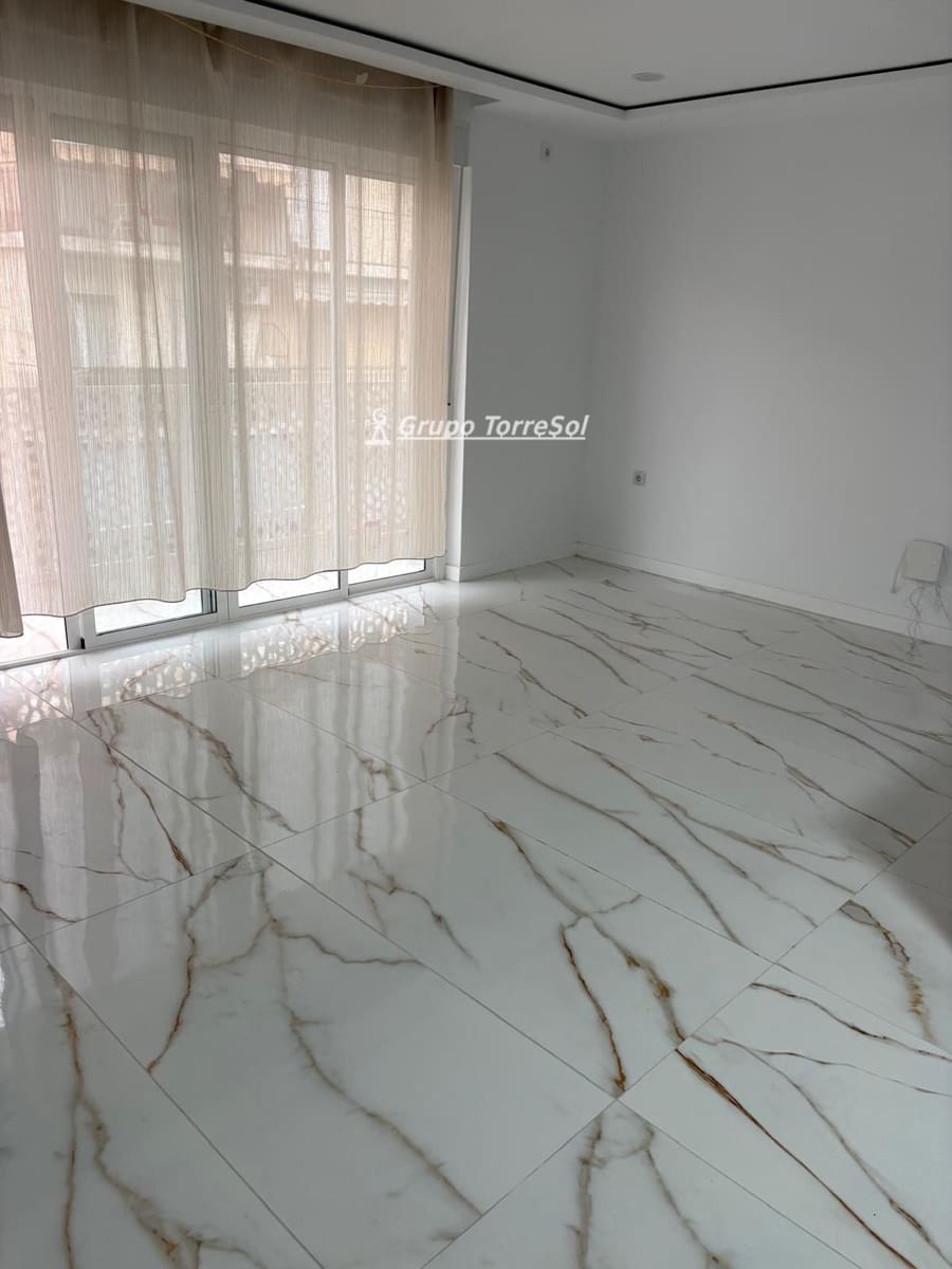 Piso de 3 habitaciones en Santa Pola en venta - 155.900 € (Ref: 9999456)