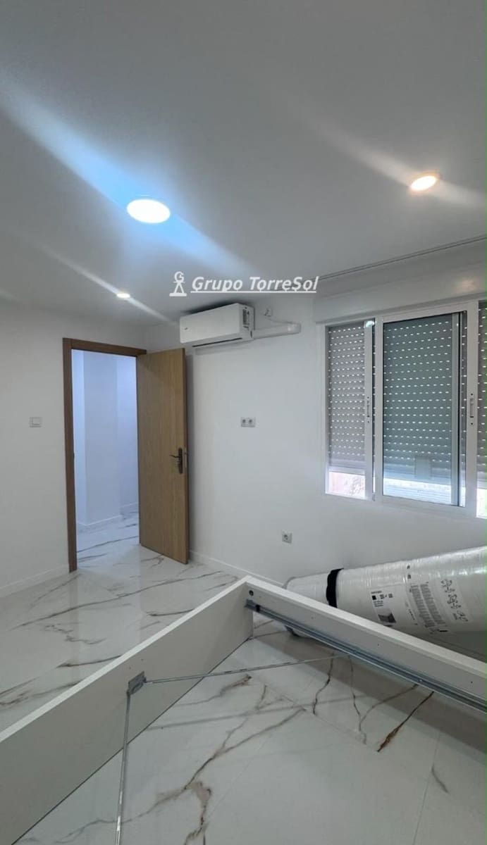 Piso de 3 habitaciones en Santa Pola en venta - 155.900 € (Ref: 9999456)