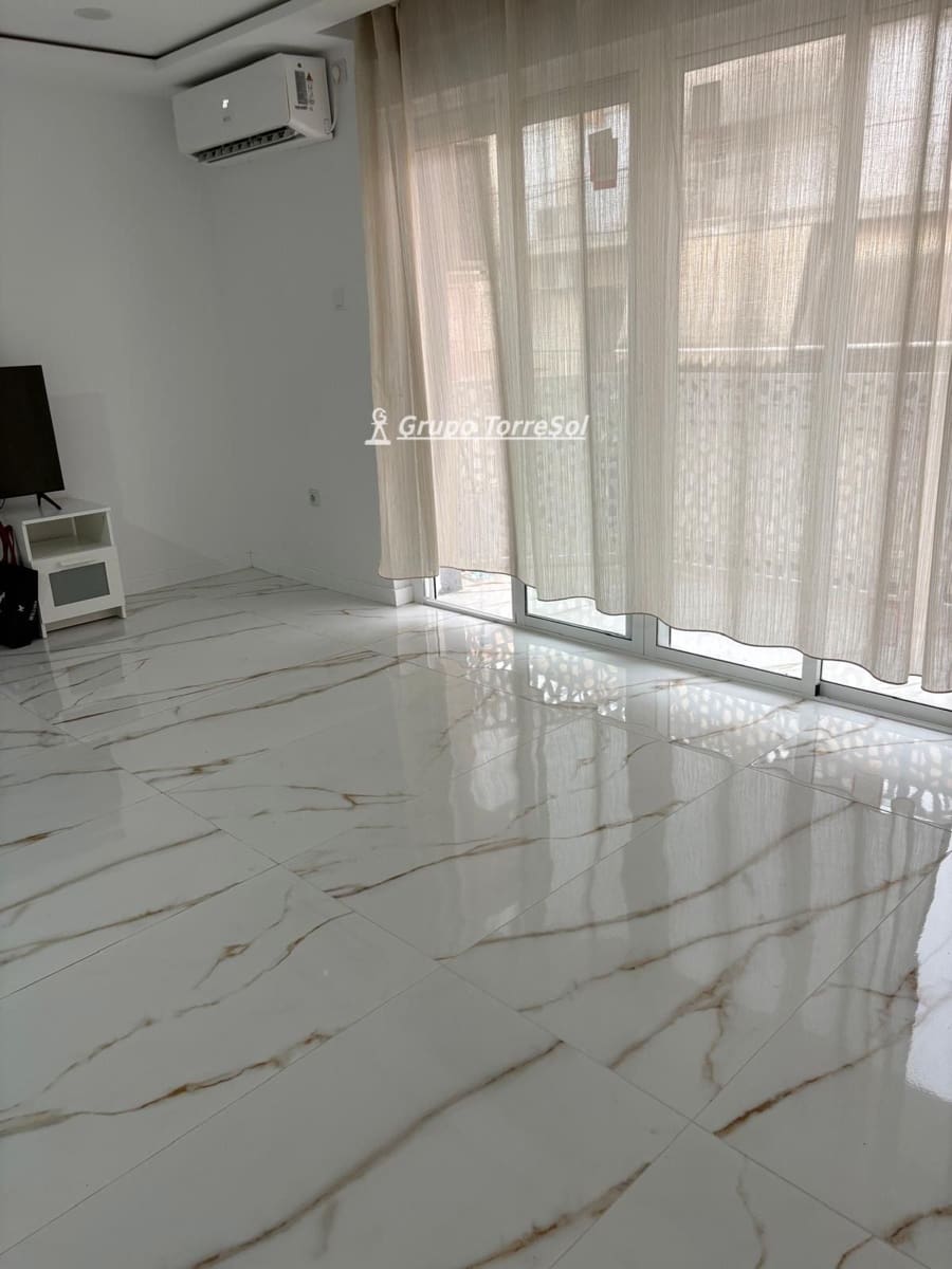 Piso de 3 habitaciones en Santa Pola en venta - 155.900 € (Ref: 9999456)