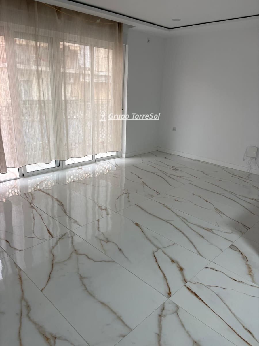 Piso de 3 habitaciones en Santa Pola en venta - 155.900 € (Ref: 9999456)