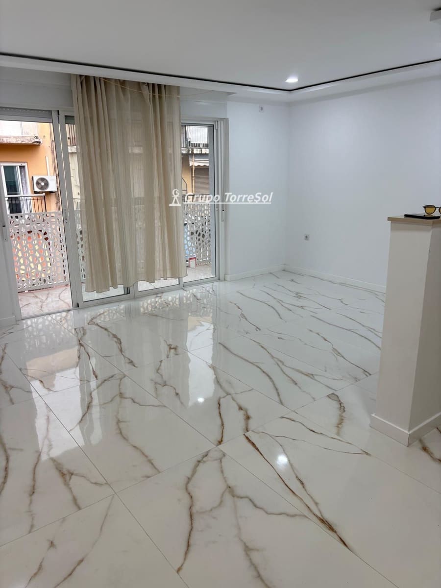 Piso de 3 habitaciones en Santa Pola en venta - 155.900 € (Ref: 9999456)