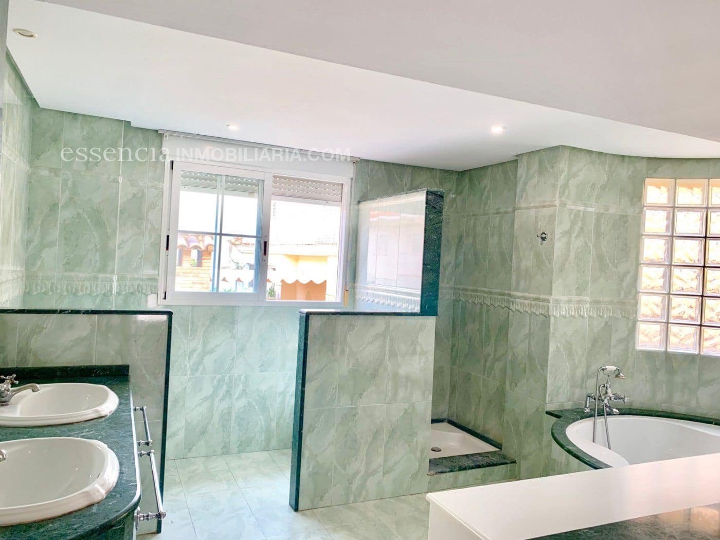 5 makuuhuone Huvila myytävänä paikassa Gandia mukana 
autotalli - 700 000 € (Ref: 4720567)