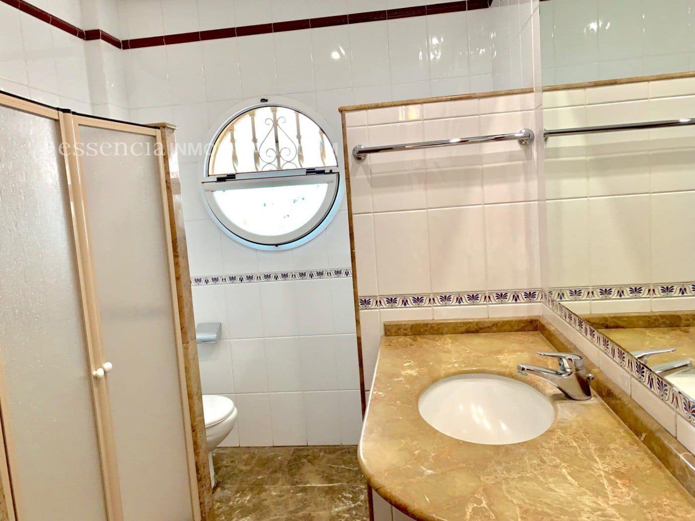 5 makuuhuone Huvila myytävänä paikassa Gandia mukana 
autotalli - 700 000 € (Ref: 4720567)