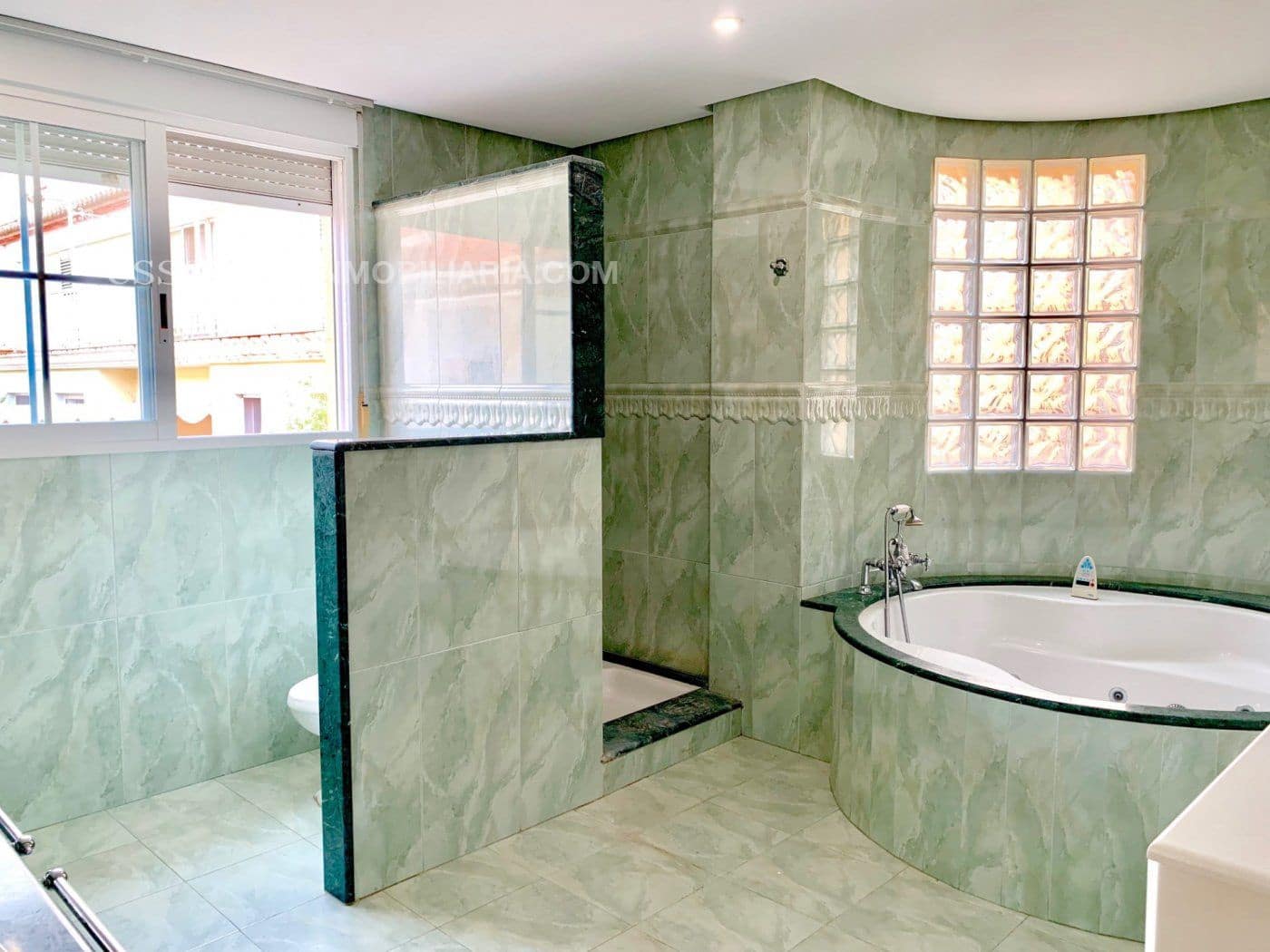 5 makuuhuone Huvila myytävänä paikassa Gandia mukana 
autotalli - 700 000 € (Ref: 4720567)