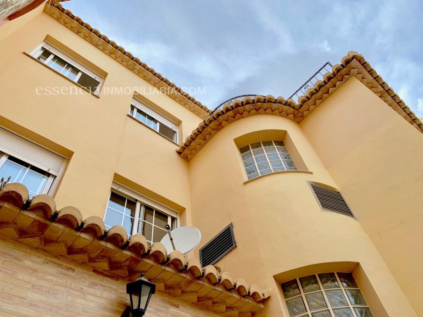 5 makuuhuone Huvila myytävänä paikassa Gandia mukana 
autotalli - 700 000 € (Ref: 4720567)