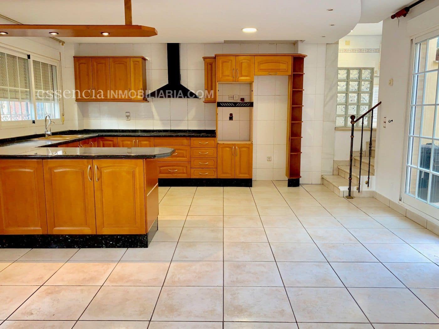 5 makuuhuone Huvila myytävänä paikassa Gandia mukana 
autotalli - 700 000 € (Ref: 4720567)