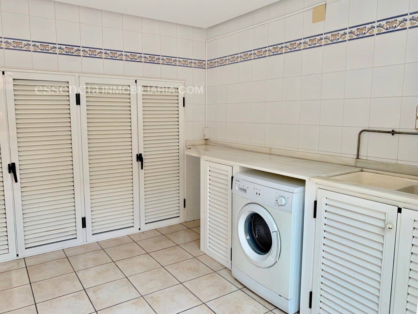 5 makuuhuone Huvila myytävänä paikassa Gandia mukana 
autotalli - 700 000 € (Ref: 4720567)