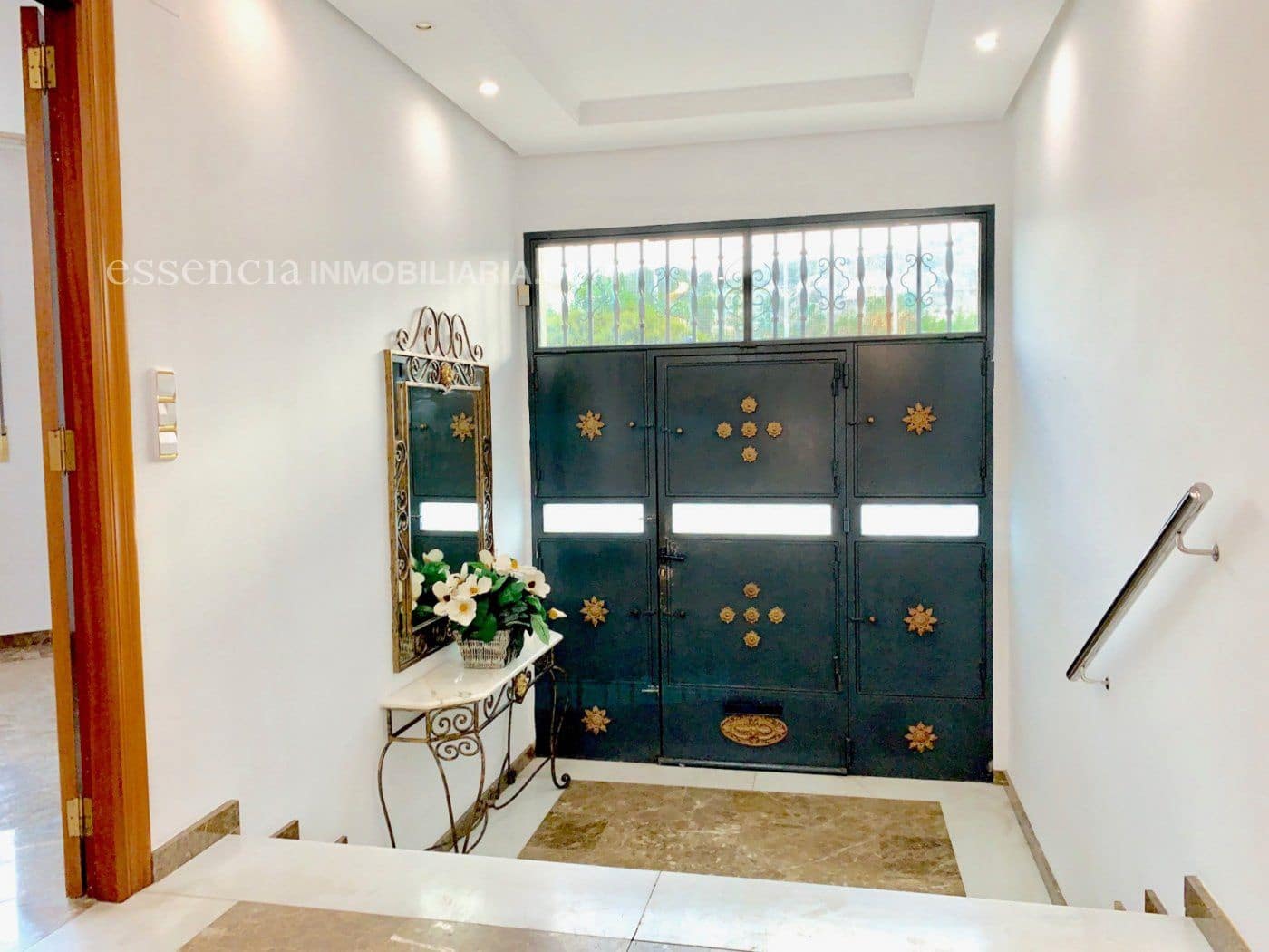 5 makuuhuone Huvila myytävänä paikassa Gandia mukana 
autotalli - 700 000 € (Ref: 4720567)