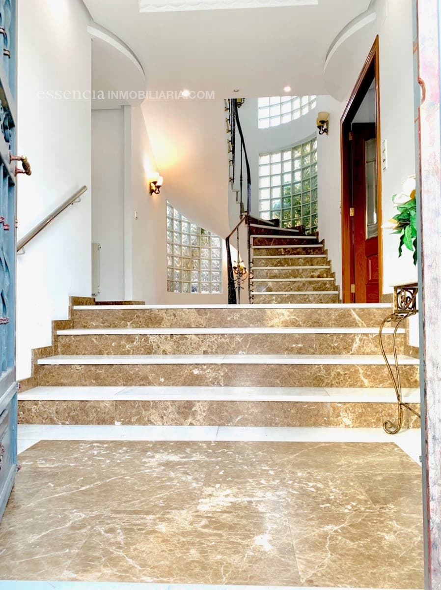 5 makuuhuone Huvila myytävänä paikassa Gandia mukana 
autotalli - 700 000 € (Ref: 4720567)