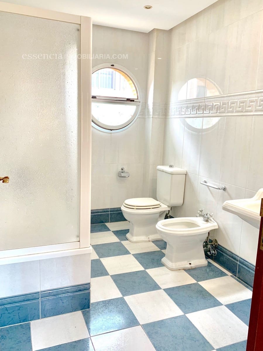 5 makuuhuone Huvila myytävänä paikassa Gandia mukana 
autotalli - 700 000 € (Ref: 4720567)