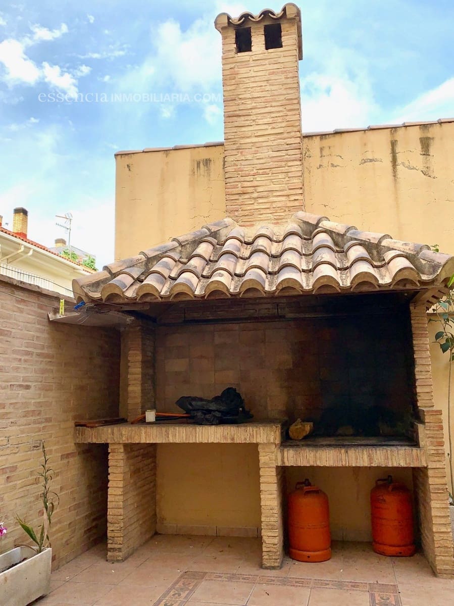 5 makuuhuone Huvila myytävänä paikassa Gandia mukana 
autotalli - 700 000 € (Ref: 4720567)