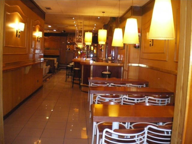 Commercial for sale in Gandia - € 250,000 (Ref: 6154936)