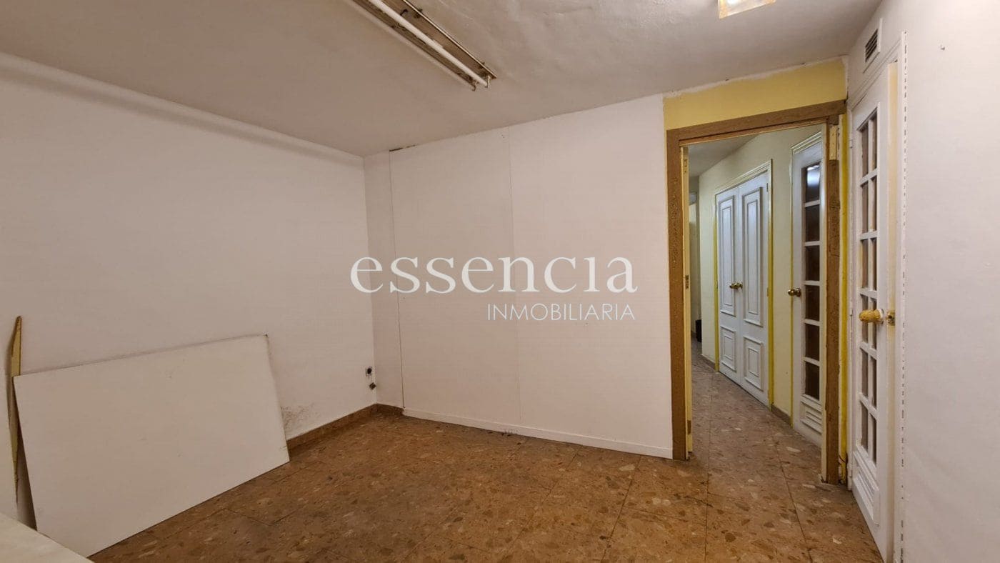 Commercial for sale in Gandia - € 100,000 (Ref: 6893379)