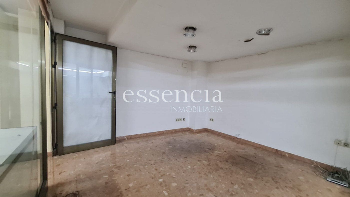 Commercial for sale in Gandia - € 100,000 (Ref: 6893379)