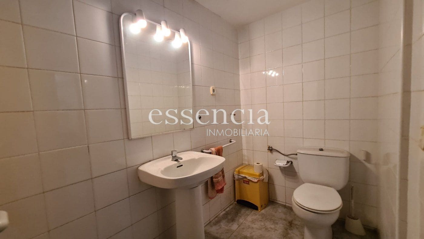 Commercial for sale in Gandia - € 100,000 (Ref: 6893379)