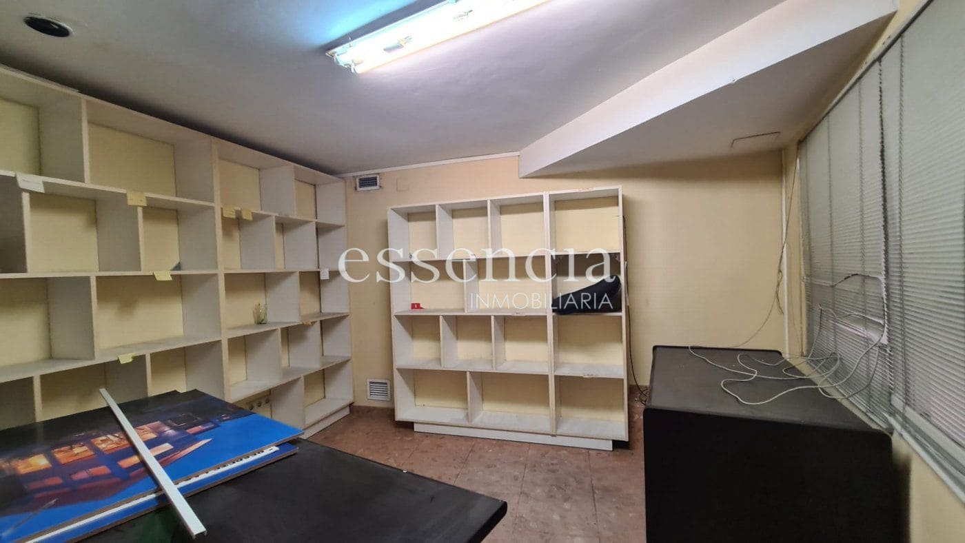 Commercial for sale in Gandia - € 100,000 (Ref: 6893379)