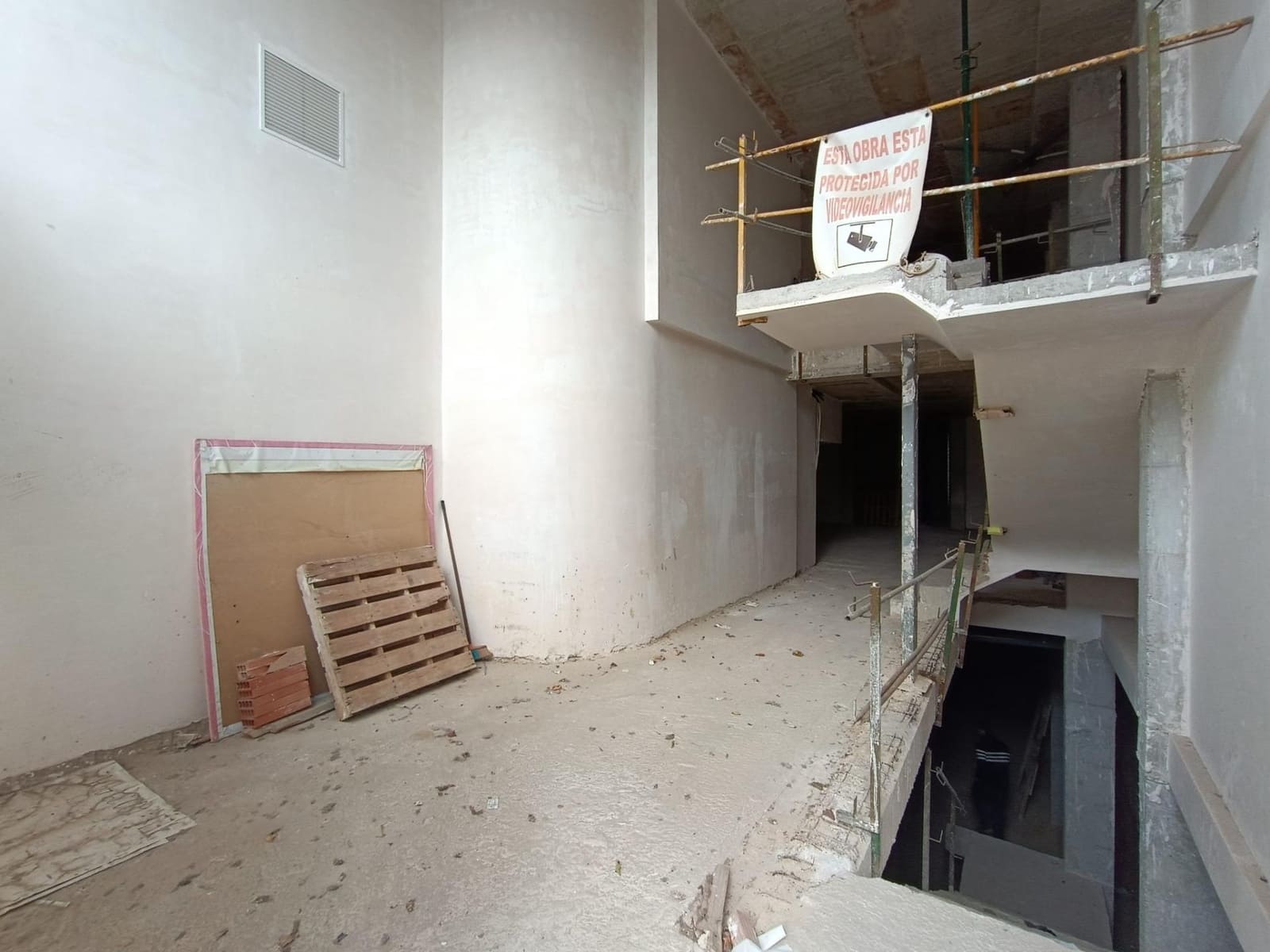 Erhverv til salg i Gandia - € 144.000 (Ref: 7399847)