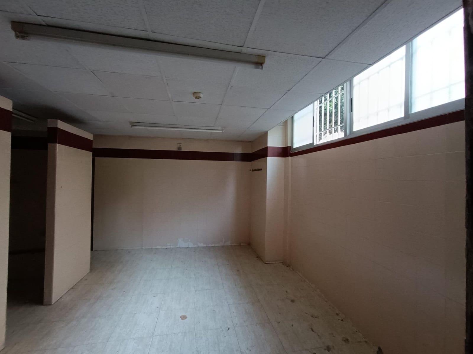 Erhverv til salg i Gandia - € 135.000 (Ref: 7793536)