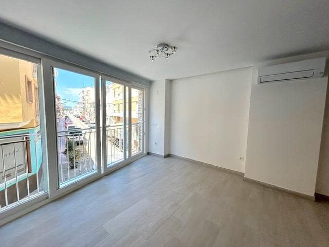 2 soveværelse Villa til salg i Piles med swimmingpool garage - € 219.000 (Ref: 8435100)