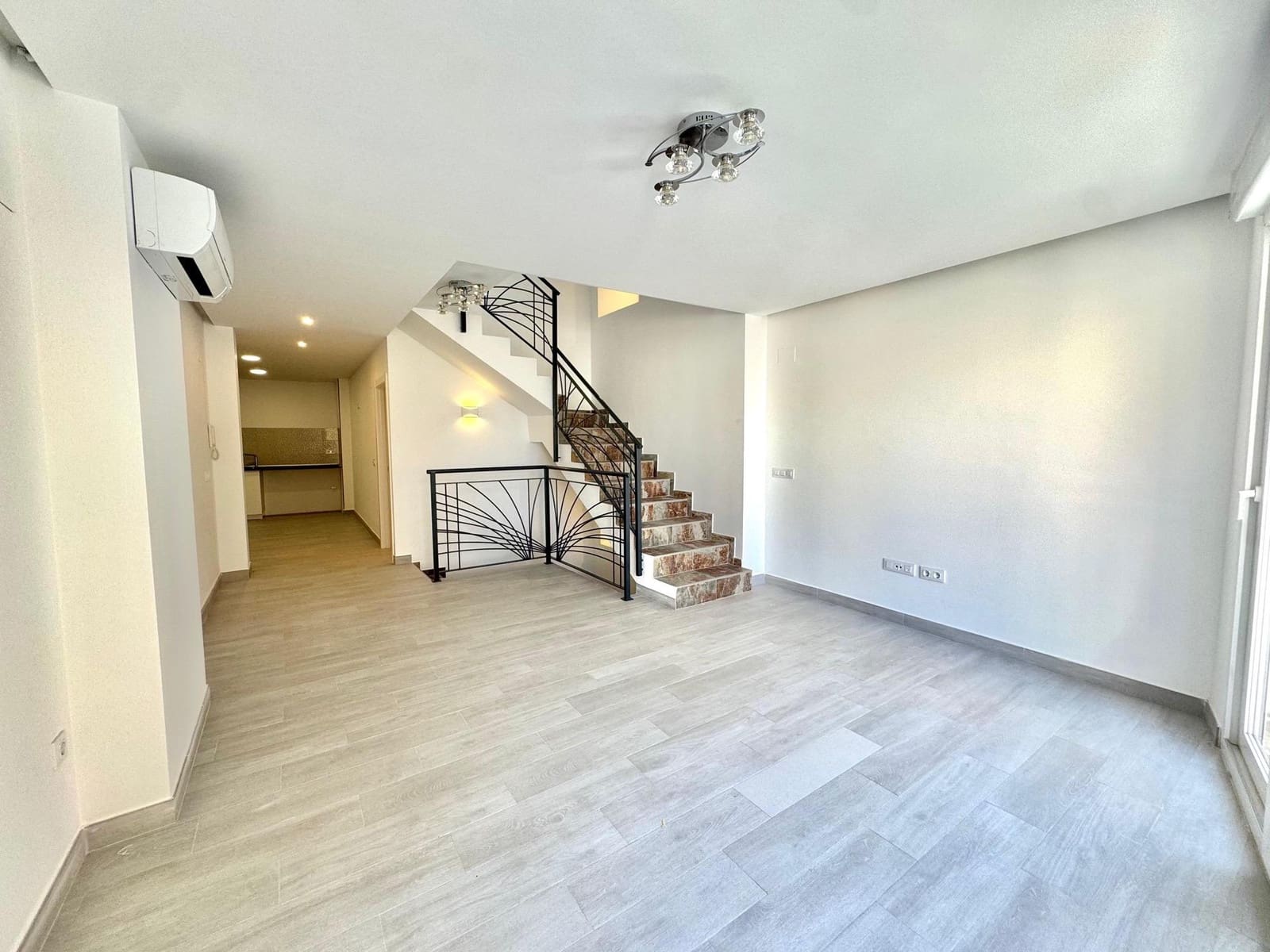 2 soveværelse Villa til salg i Piles med swimmingpool garage - € 219.000 (Ref: 8435100)