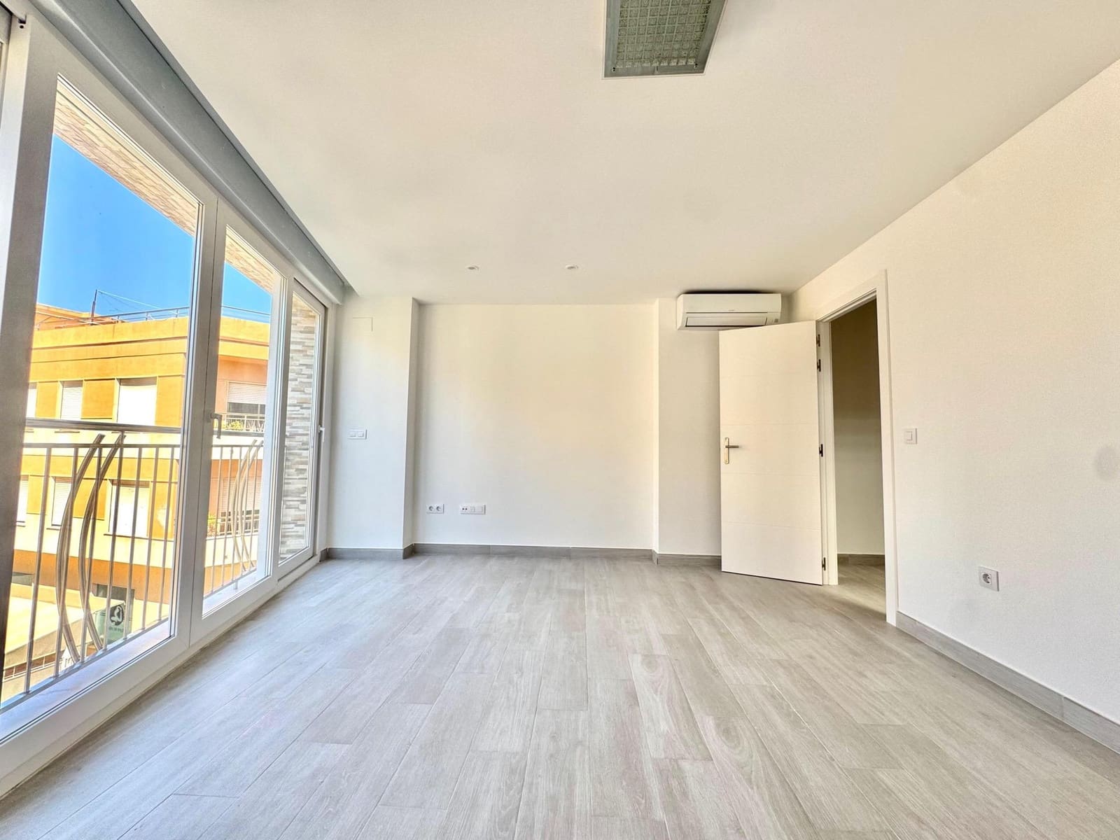 2 soveværelse Villa til salg i Piles med swimmingpool garage - € 219.000 (Ref: 8435100)