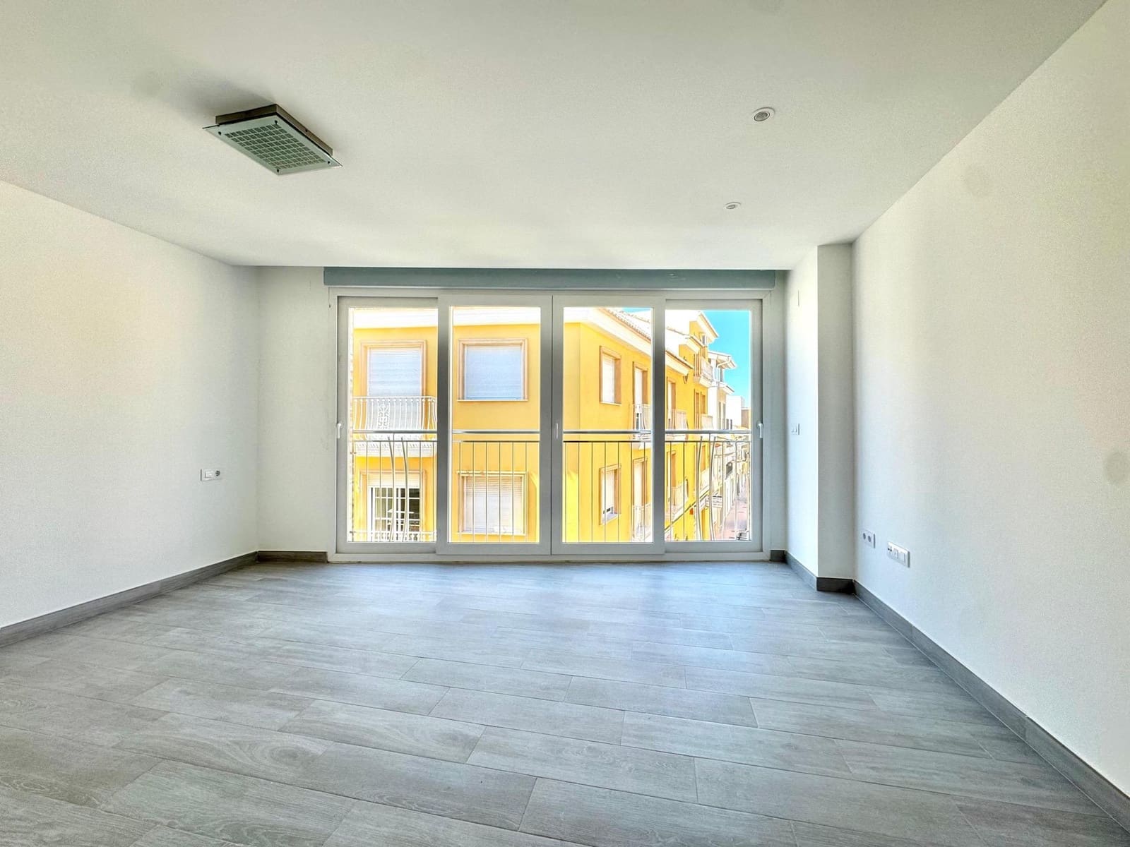 2 soveværelse Villa til salg i Piles med swimmingpool garage - € 219.000 (Ref: 8435100)