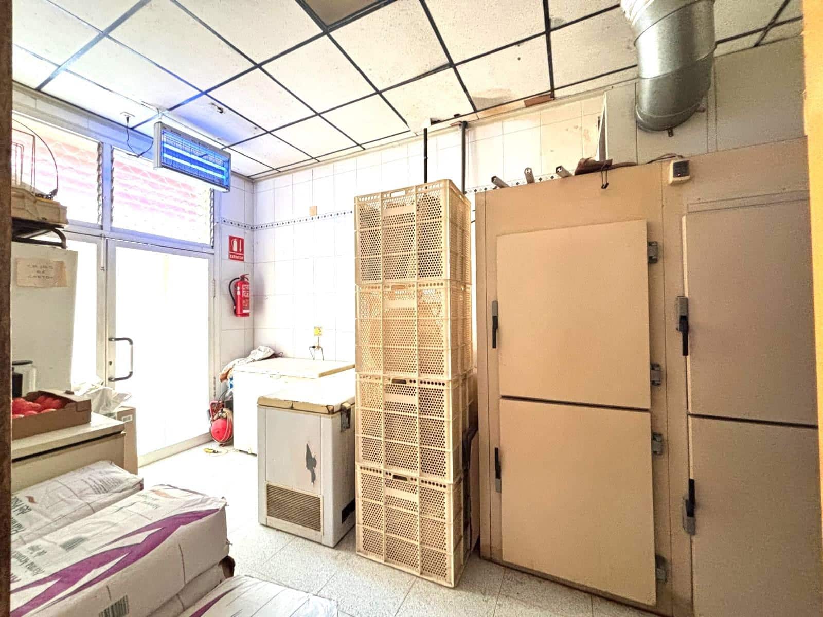 Commercial for sale in Gandia - € 155,000 (Ref: 8675863)