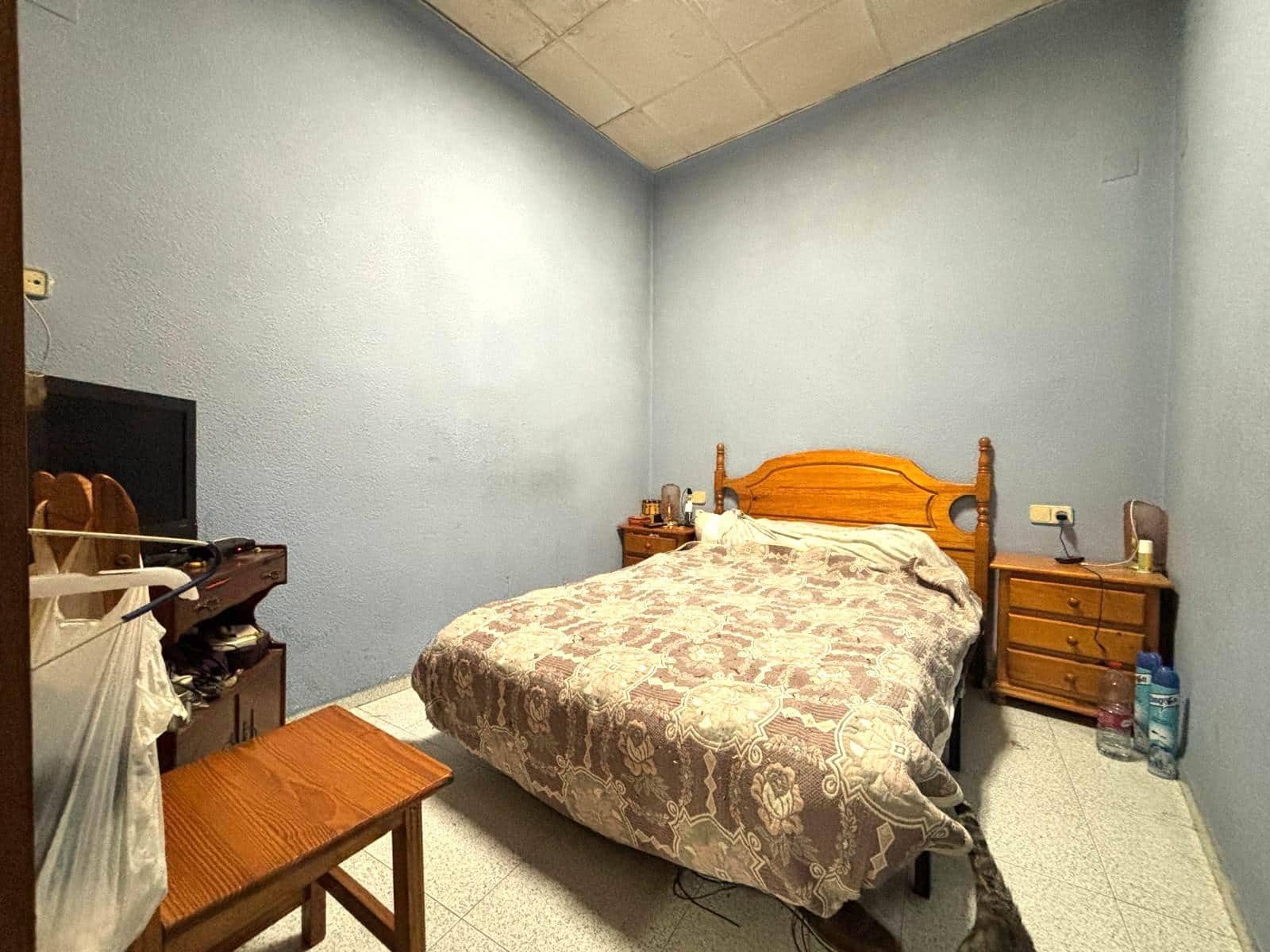 Commercial for sale in Gandia - € 155,000 (Ref: 8675863)